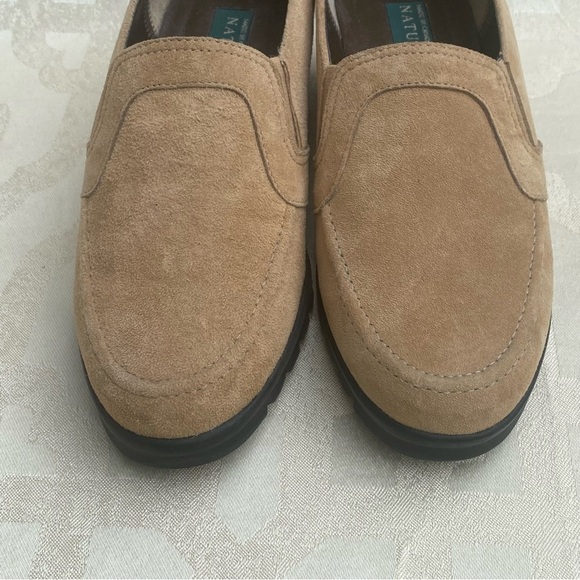Naturalizer Beige Suede Loafers Size 6AA - Picture 4 of 10